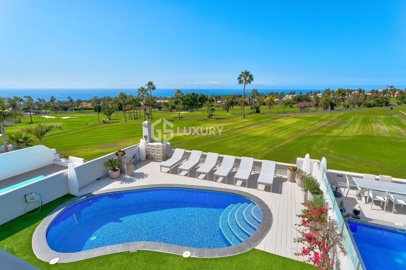 3 soverom Villa til salgs i La Caleta Adeje med svømmebasseng garasje - € 1 650 000 (Ref: 9064654)