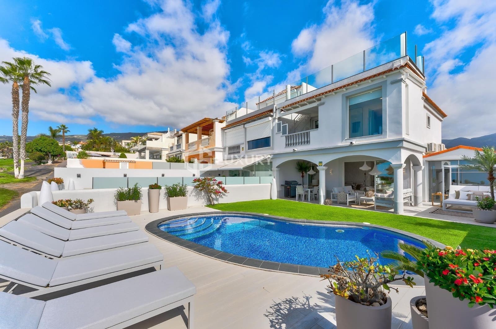 3 soverom Villa til salgs i La Caleta Adeje med svømmebasseng garasje - € 1 650 000 (Ref: 9064654)