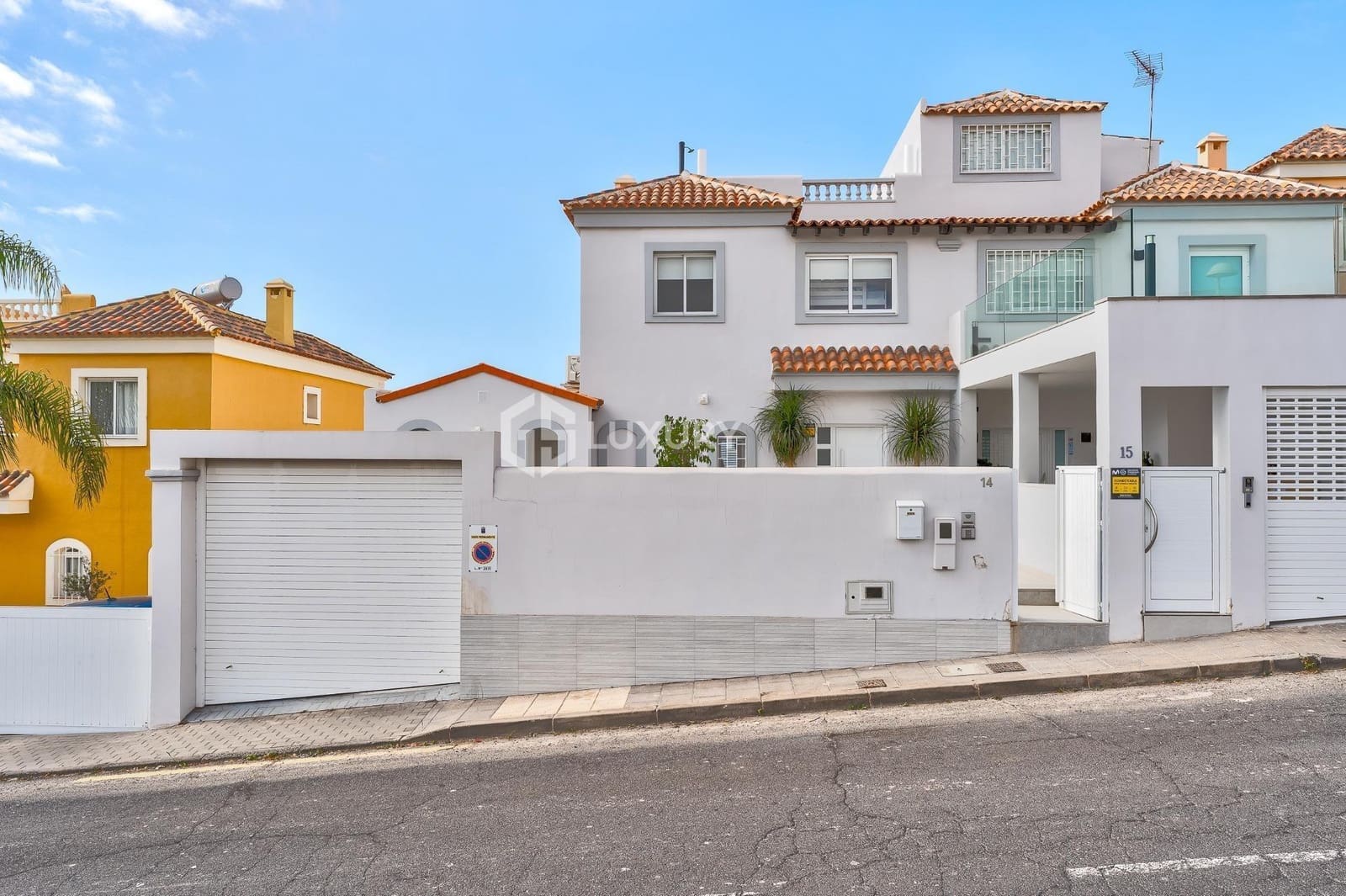 3 soverom Villa til salgs i La Caleta Adeje med svømmebasseng garasje - € 1 650 000 (Ref: 9064654)