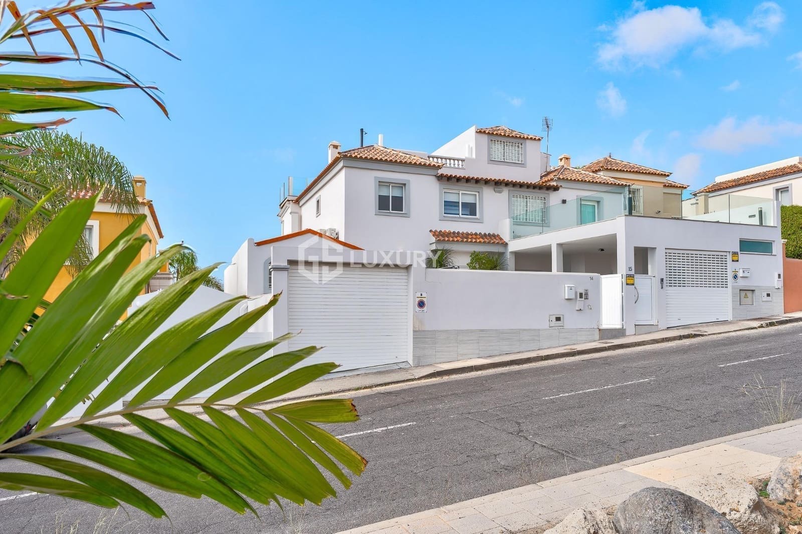 3 soverom Villa til salgs i La Caleta Adeje med svømmebasseng garasje - € 1 650 000 (Ref: 9064654)