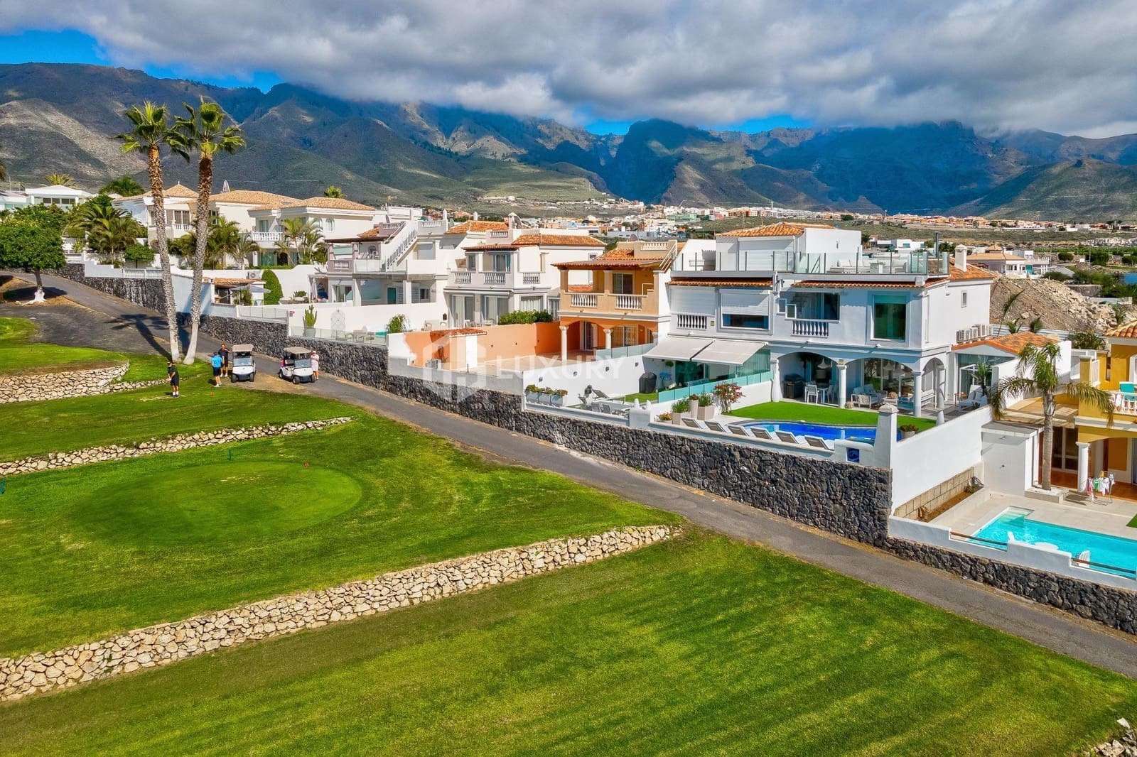 3 soverom Villa til salgs i La Caleta Adeje med svømmebasseng garasje - € 1 650 000 (Ref: 9064654)