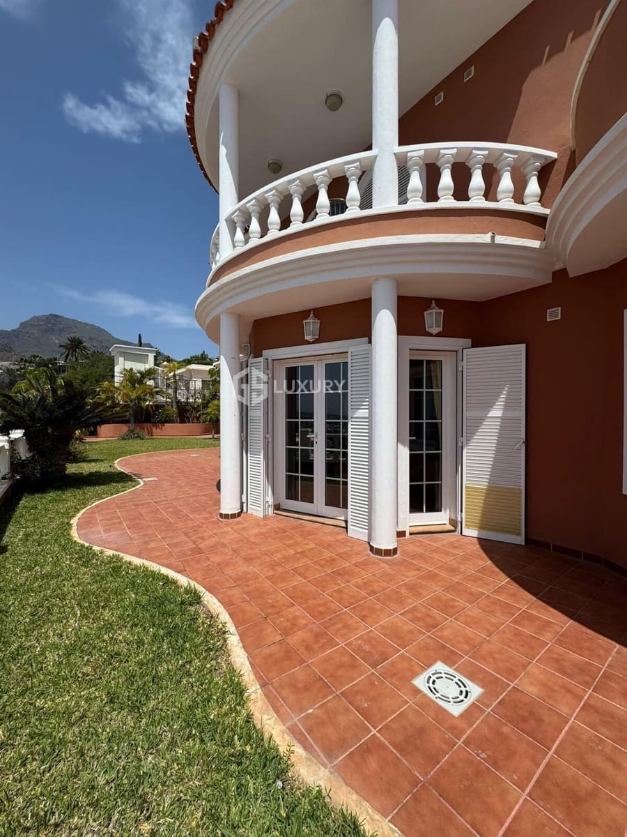 5 soveværelse Villa til salg i San Eugenio med swimmingpool garage - € 2.200.000 (Ref: 9064667)