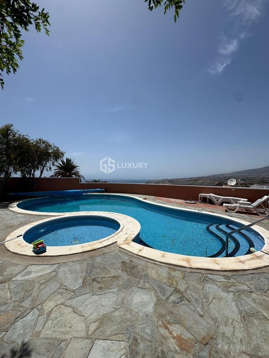 5 soveværelse Villa til salg i San Eugenio med swimmingpool garage - € 2.200.000 (Ref: 9064667)