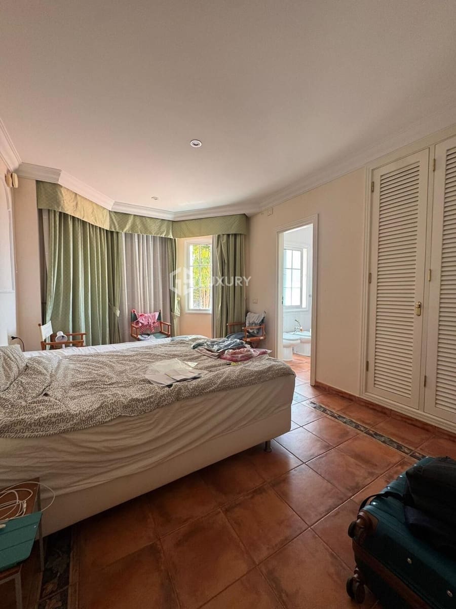 5 soveværelse Villa til salg i San Eugenio med swimmingpool garage - € 2.200.000 (Ref: 9064667)