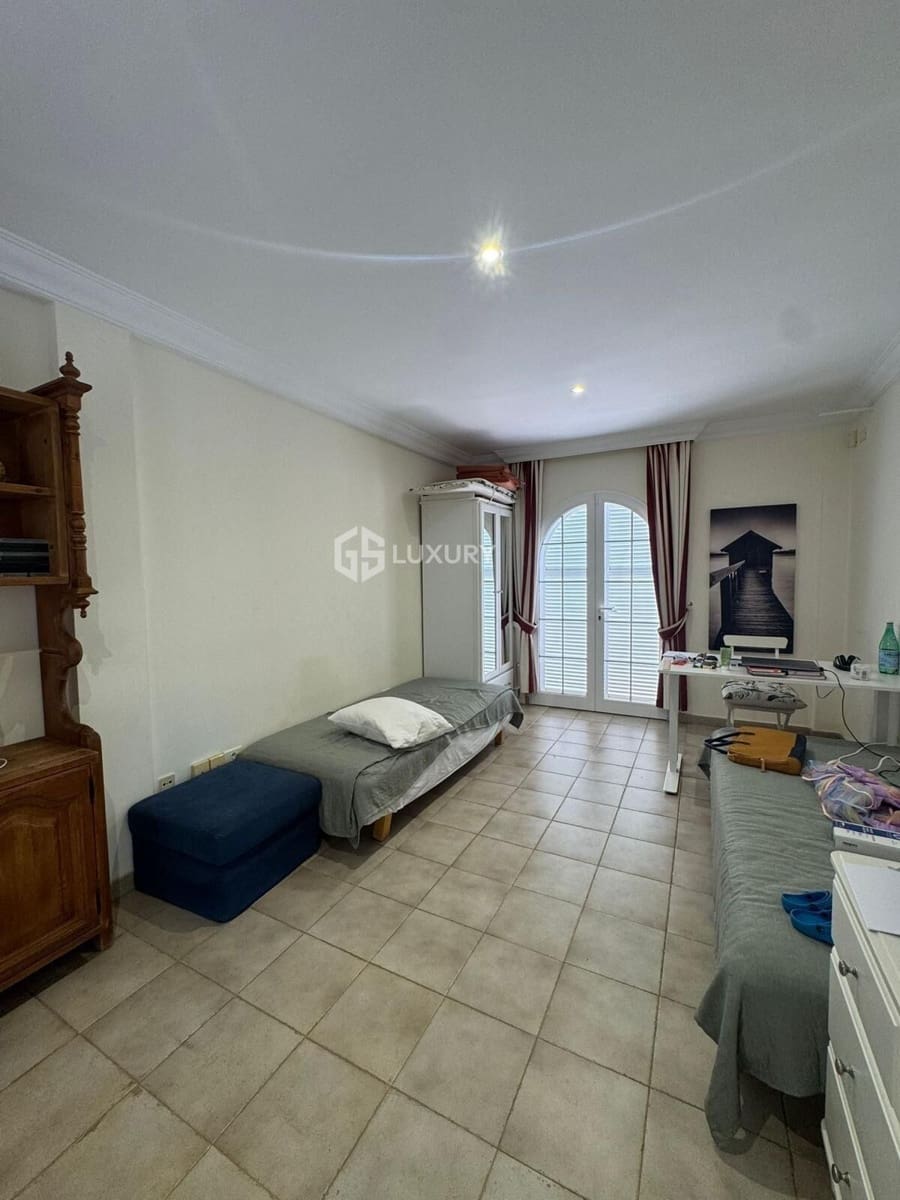 5 soveværelse Villa til salg i San Eugenio med swimmingpool garage - € 2.200.000 (Ref: 9064667)