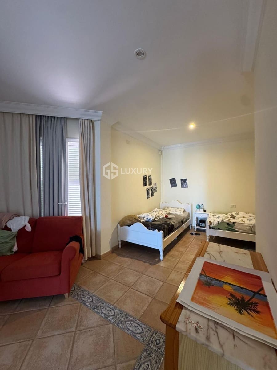 5 soveværelse Villa til salg i San Eugenio med swimmingpool garage - € 2.200.000 (Ref: 9064667)