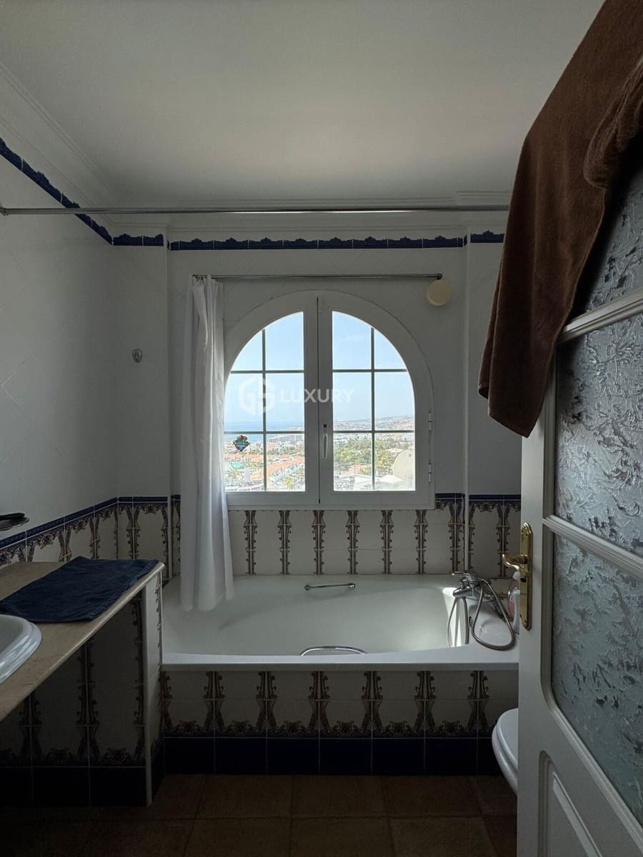 5 soveværelse Villa til salg i San Eugenio med swimmingpool garage - € 2.200.000 (Ref: 9064667)