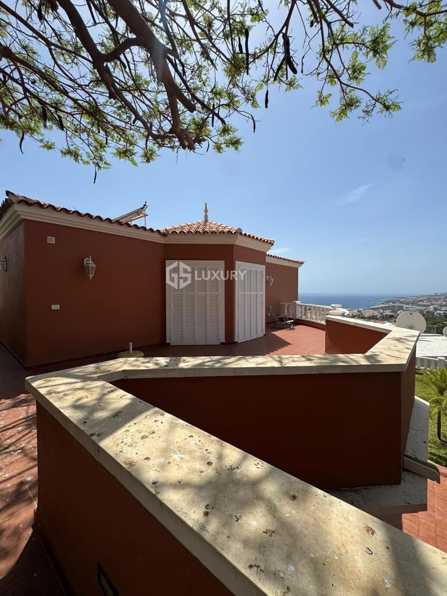 5 soveværelse Villa til salg i San Eugenio med swimmingpool garage - € 2.200.000 (Ref: 9064667)