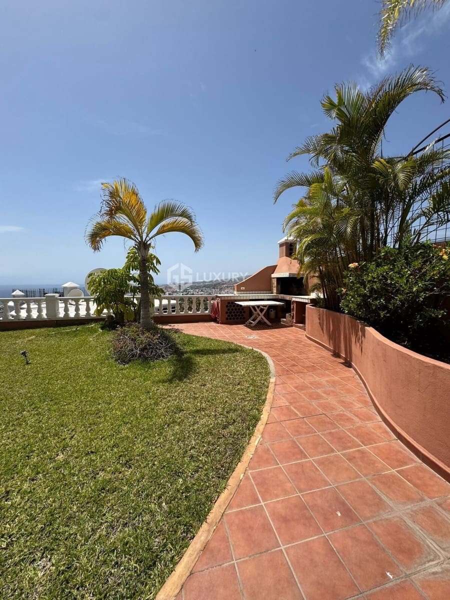 5 soveværelse Villa til salg i San Eugenio med swimmingpool garage - € 2.200.000 (Ref: 9064667)