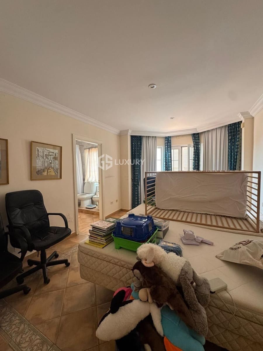 5 soveværelse Villa til salg i San Eugenio med swimmingpool garage - € 2.200.000 (Ref: 9064667)