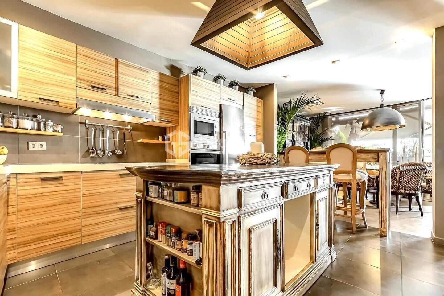 3 soveværelse Villa til salg i Fanabe med swimmingpool garage - € 940.000 (Ref: 9095465)