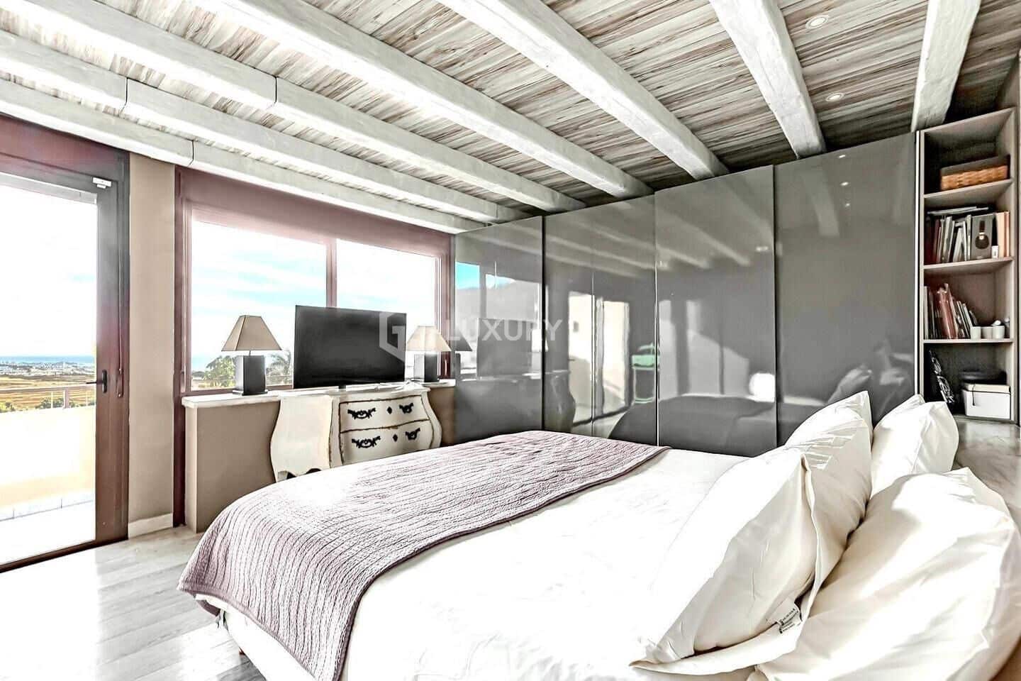 3 soveværelse Villa til salg i Fanabe med swimmingpool garage - € 940.000 (Ref: 9095465)