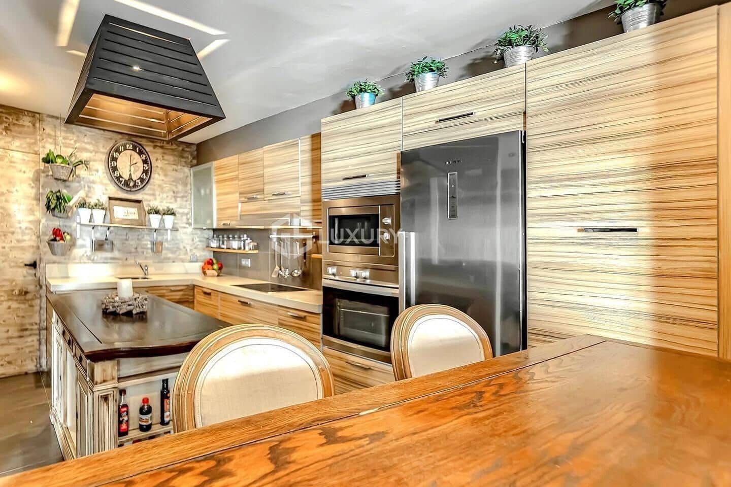 3 soveværelse Villa til salg i Fanabe med swimmingpool garage - € 940.000 (Ref: 9095465)