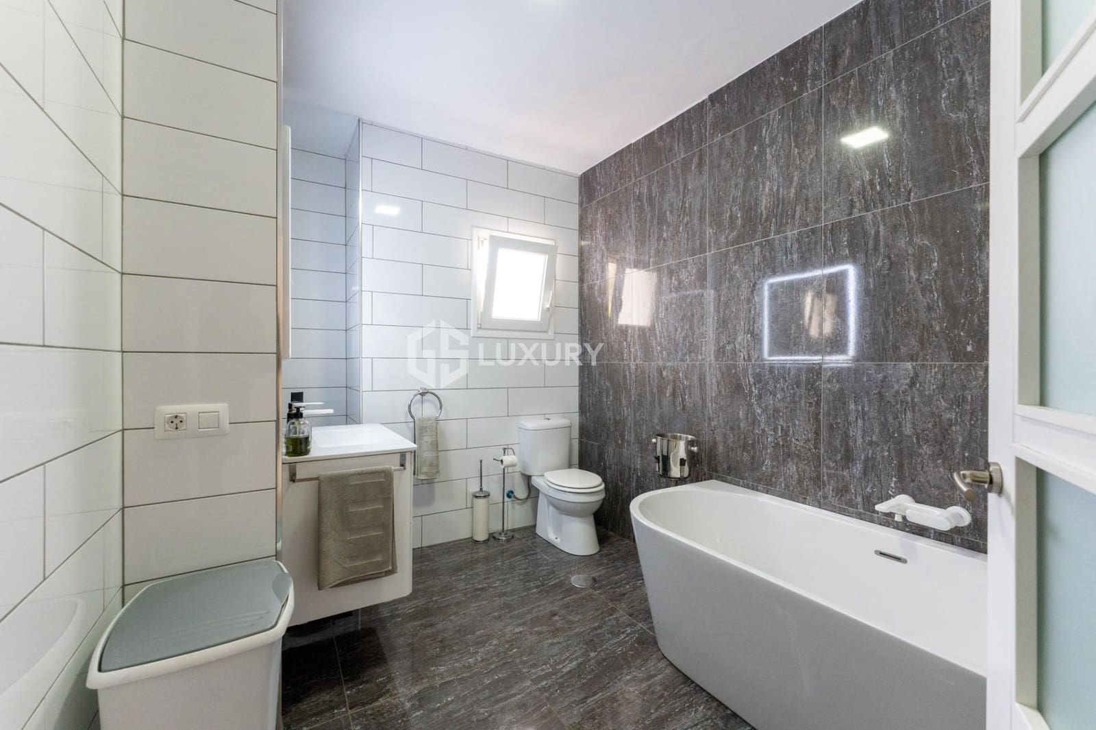 7 soveværelse Villa til salg i Costa Adeje med swimmingpool garage - € 1.995.000 (Ref: 9096168)