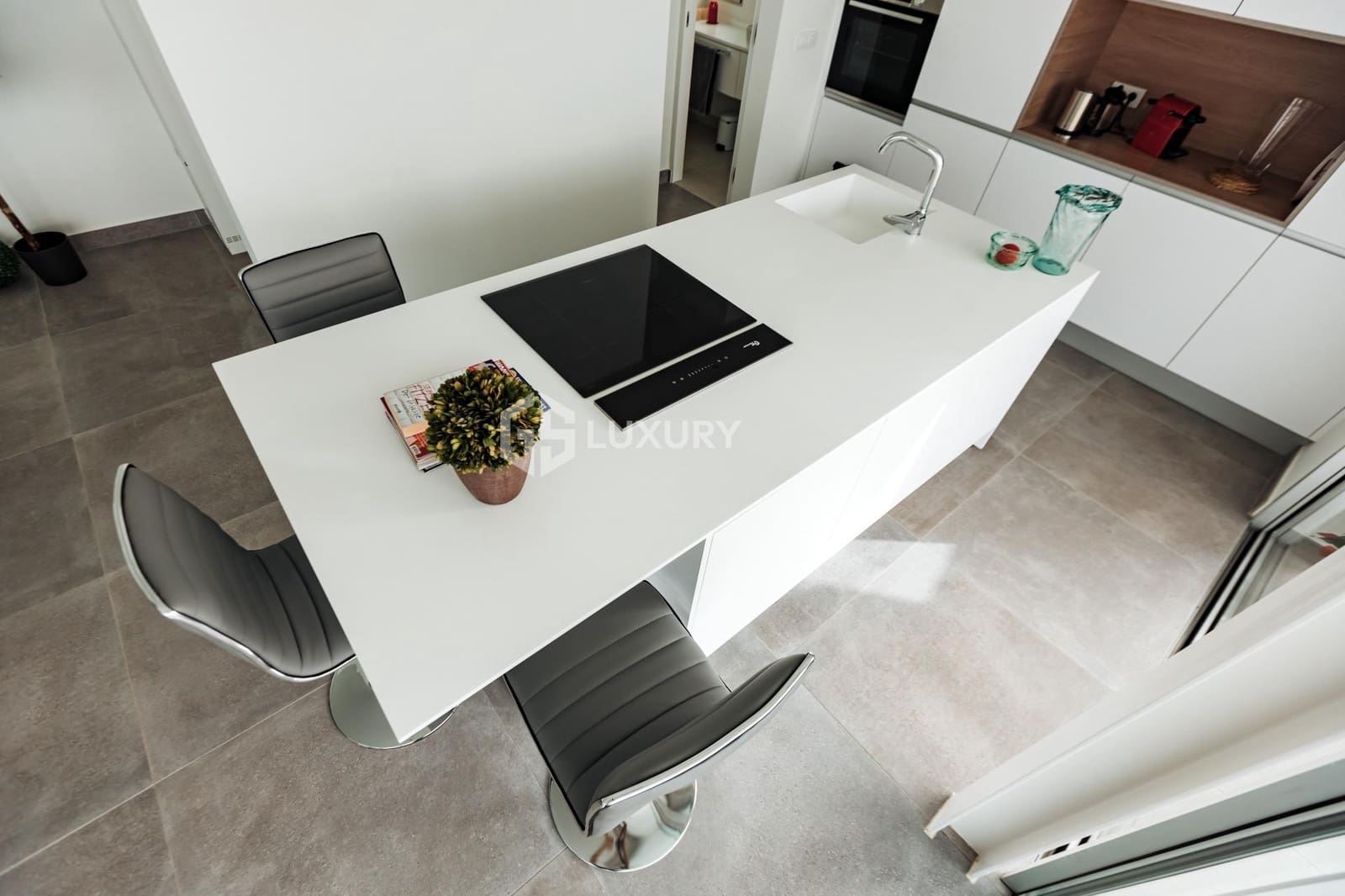 4 bedroom Villa for sale in Marazul with pool garage - € 1,490,000 (Ref: 9107177)