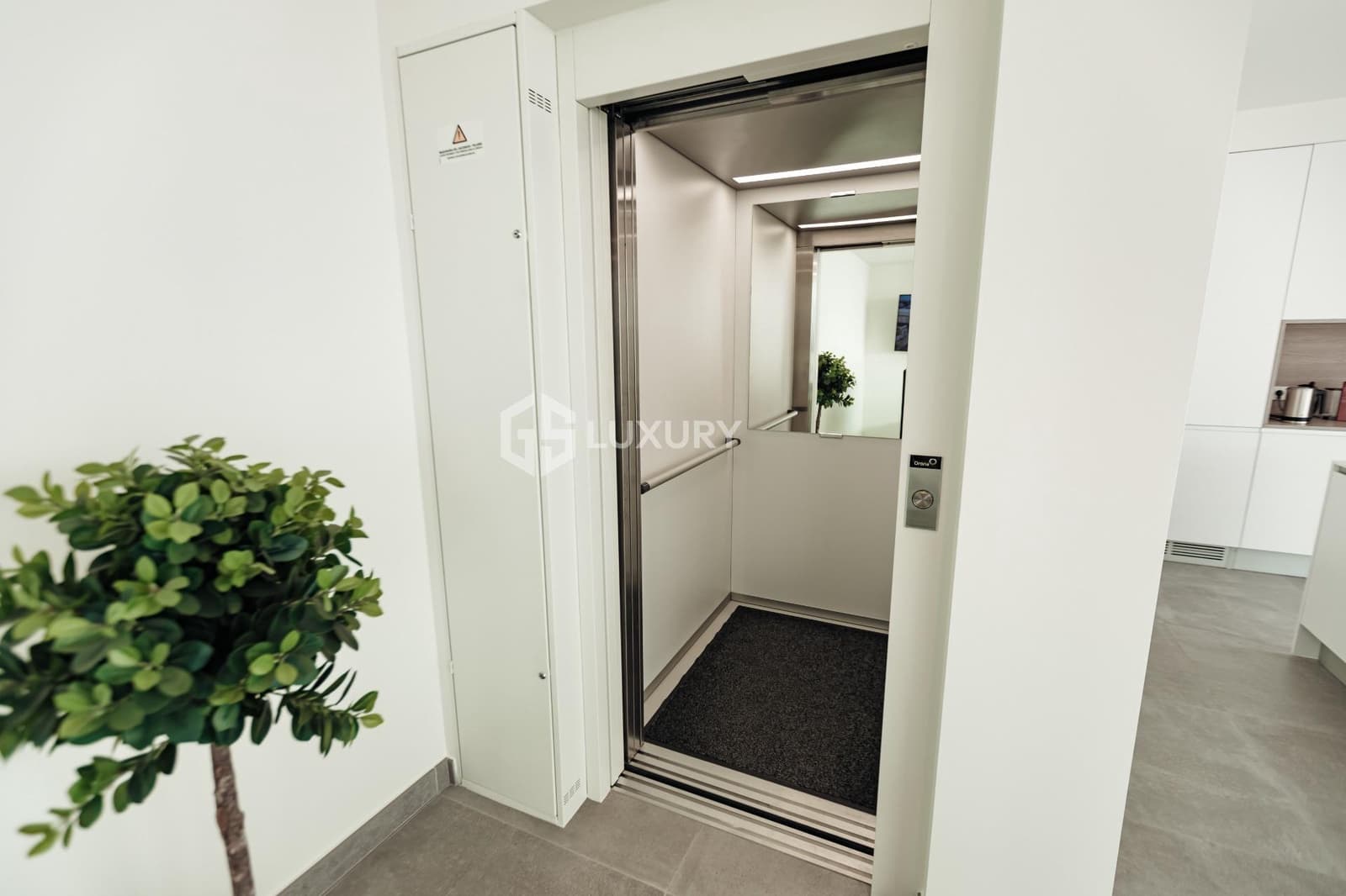 4 bedroom Villa for sale in Marazul with pool garage - € 1,490,000 (Ref: 9107177)