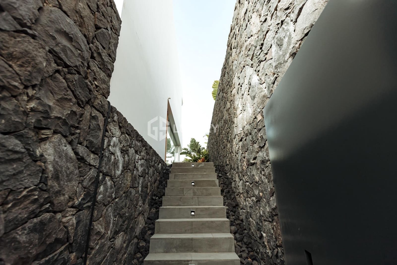 4 bedroom Villa for sale in Marazul with pool garage - € 1,490,000 (Ref: 9107177)