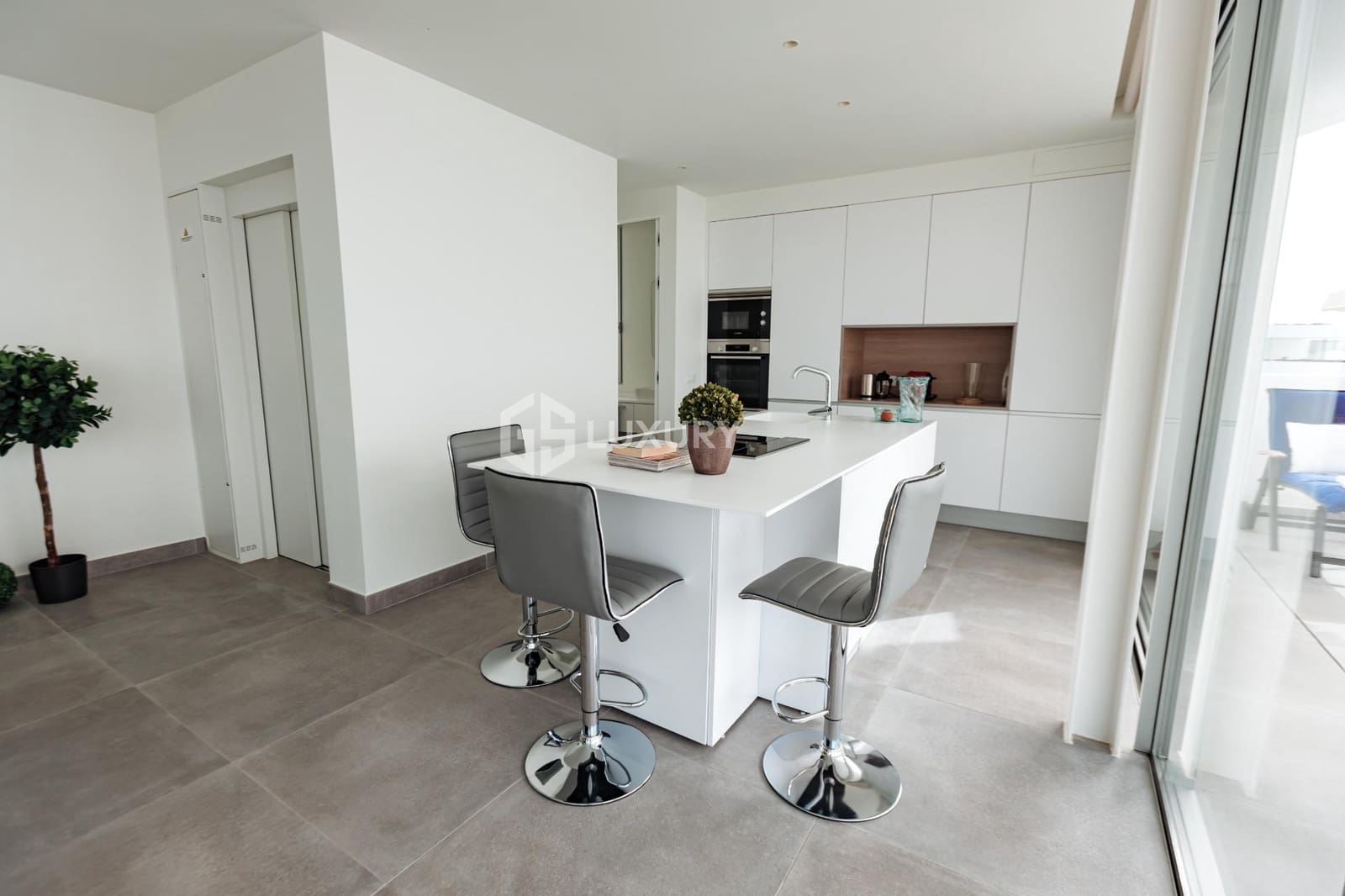 4 bedroom Villa for sale in Marazul with pool garage - € 1,490,000 (Ref: 9107177)