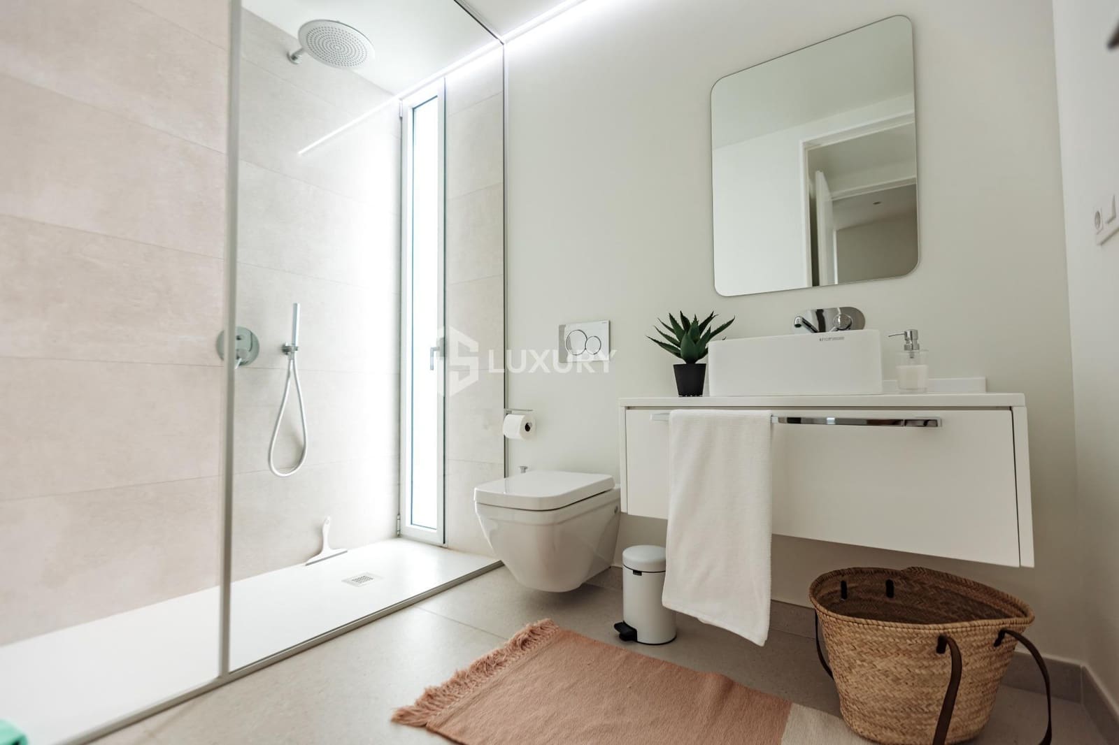 4 bedroom Villa for sale in Marazul with pool garage - € 1,490,000 (Ref: 9107177)