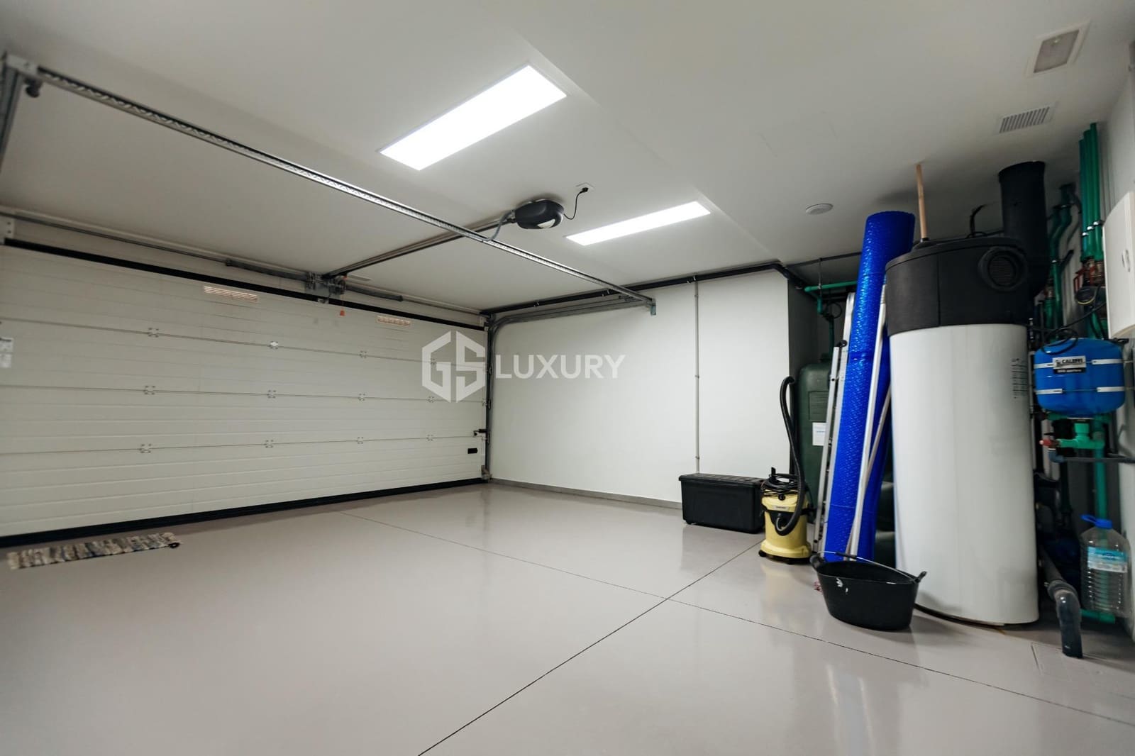 4 bedroom Villa for sale in Marazul with pool garage - € 1,490,000 (Ref: 9107177)