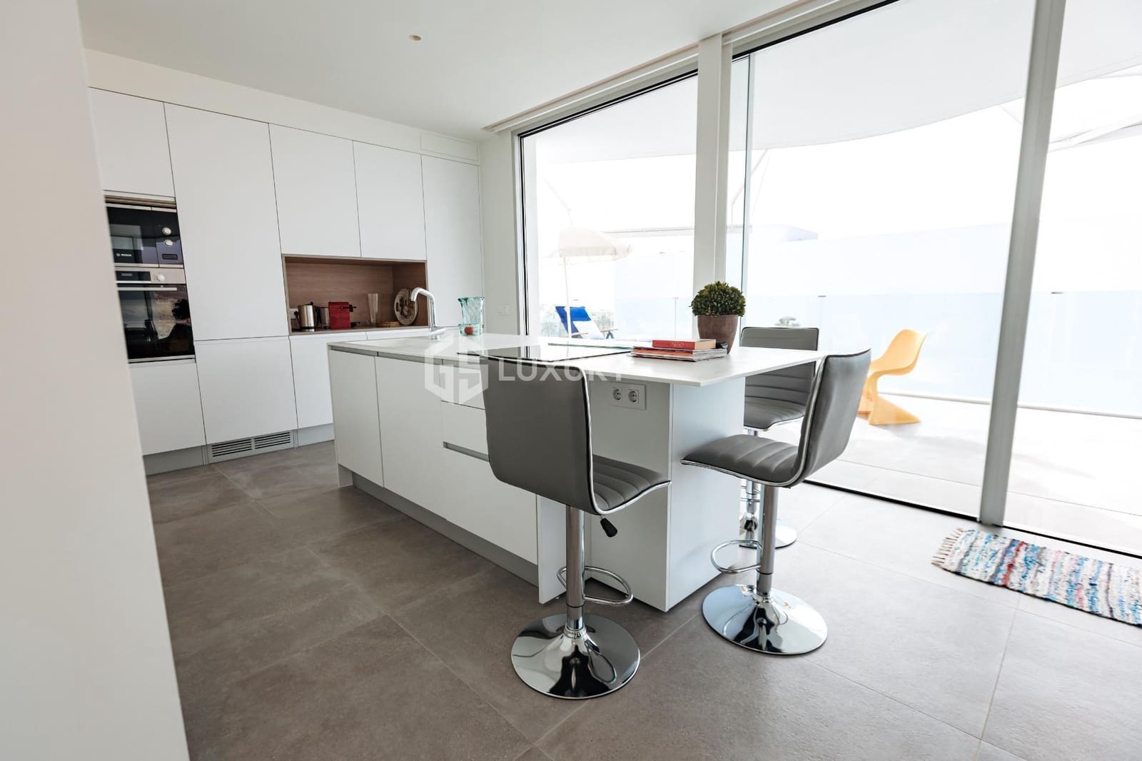 4 bedroom Villa for sale in Marazul with pool garage - € 1,490,000 (Ref: 9107177)