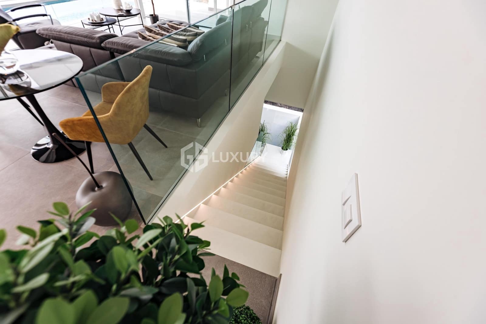 4 bedroom Villa for sale in Marazul with pool garage - € 1,490,000 (Ref: 9107177)