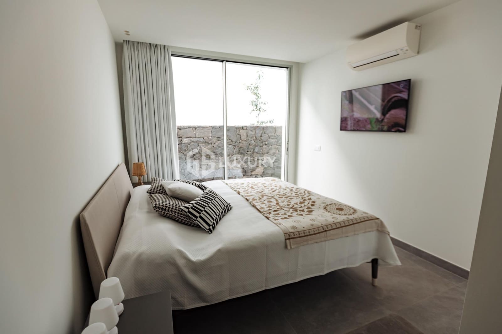 4 bedroom Villa for sale in Marazul with pool garage - € 1,490,000 (Ref: 9107177)