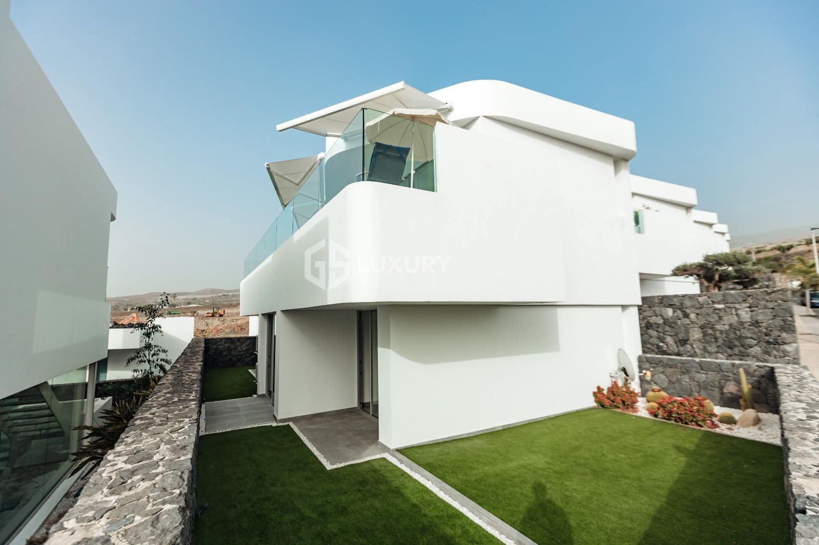 4 bedroom Villa for sale in Marazul with pool garage - € 1,490,000 (Ref: 9107177)