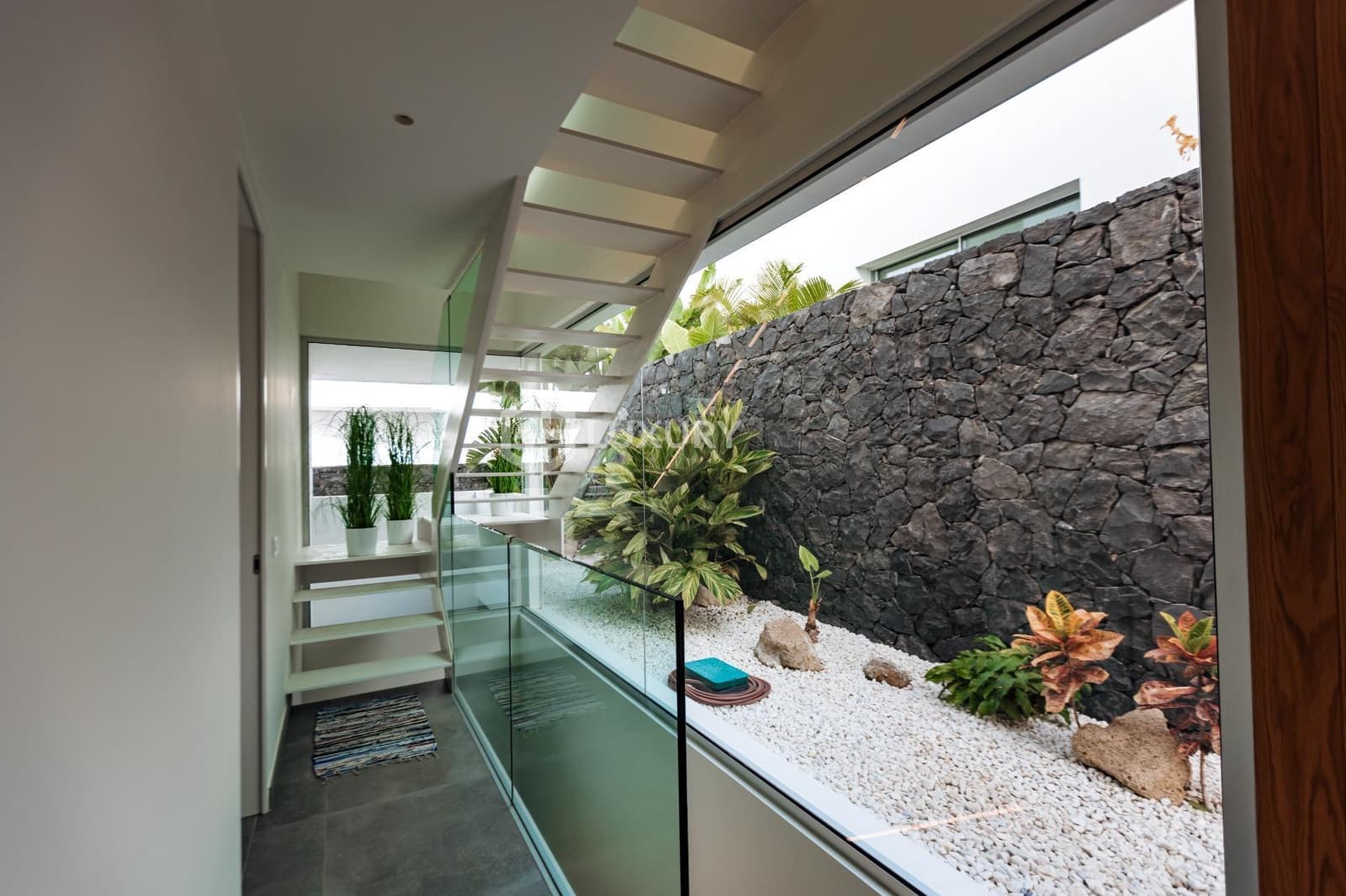 4 bedroom Villa for sale in Marazul with pool garage - € 1,490,000 (Ref: 9107177)