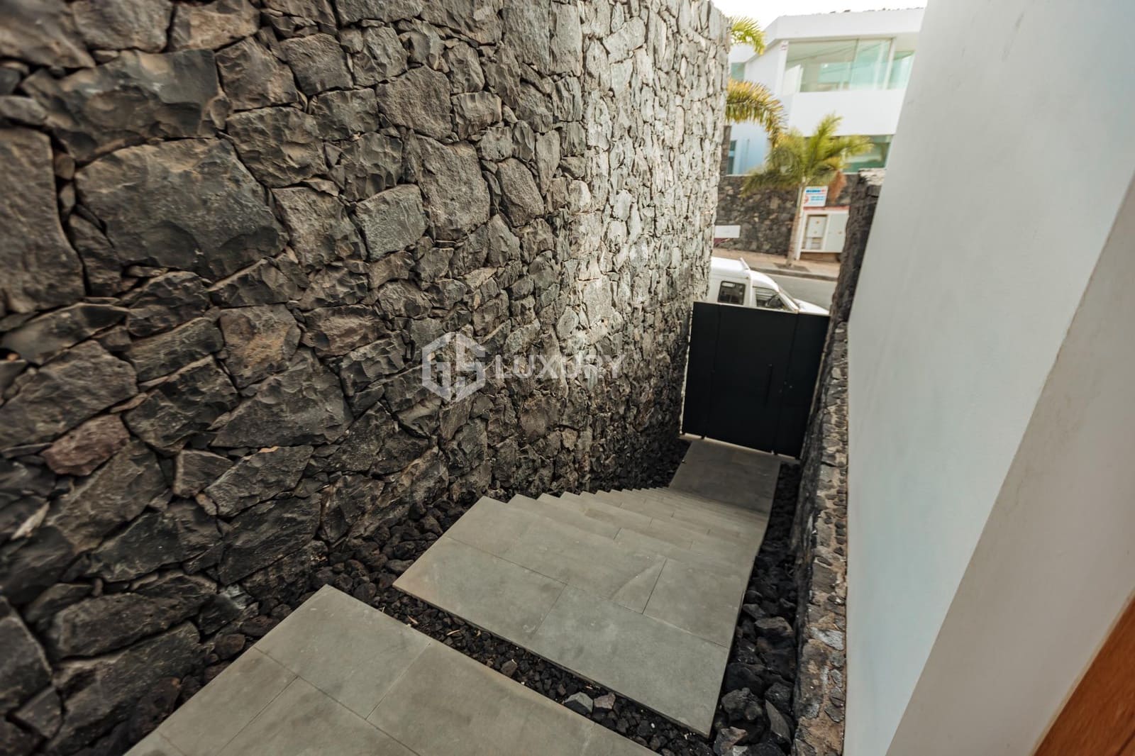 4 bedroom Villa for sale in Marazul with pool garage - € 1,490,000 (Ref: 9107177)