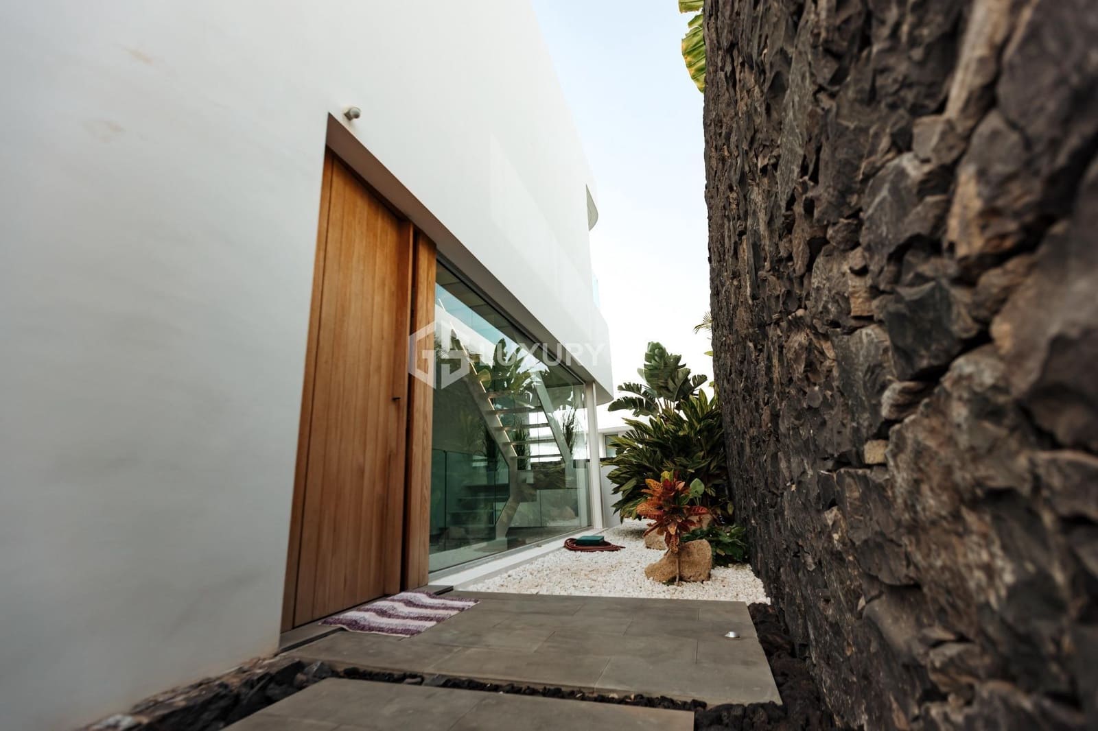 4 bedroom Villa for sale in Marazul with pool garage - € 1,490,000 (Ref: 9107177)