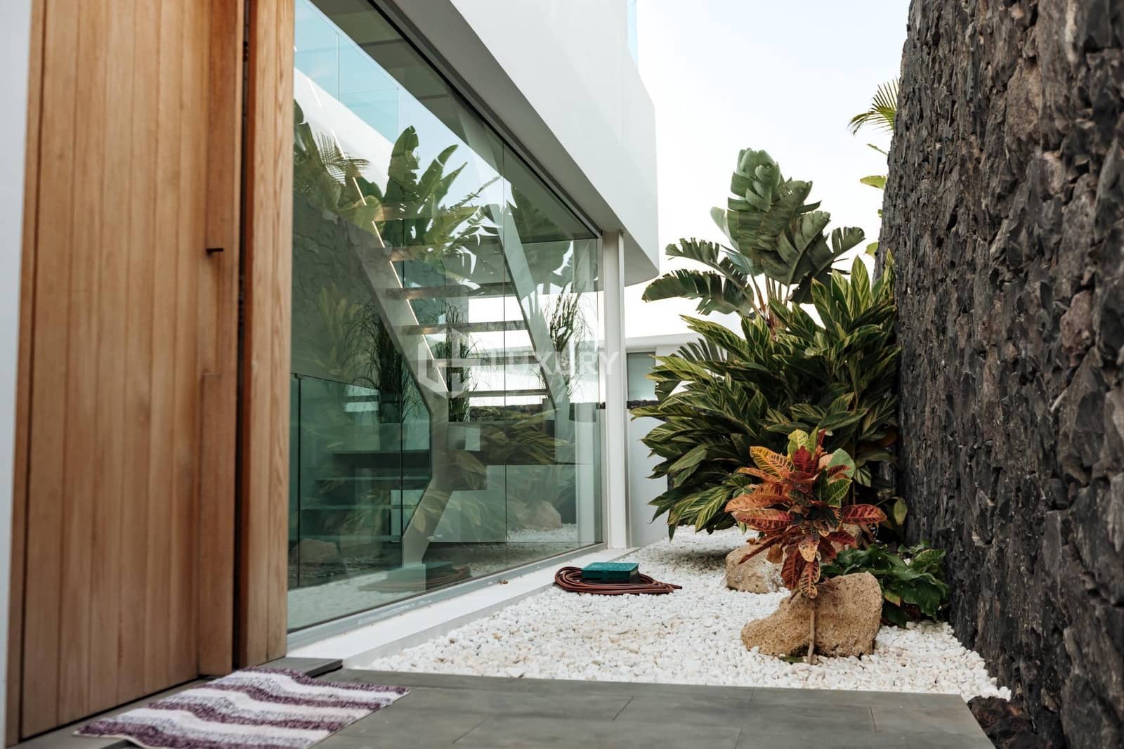 4 bedroom Villa for sale in Marazul with pool garage - € 1,490,000 (Ref: 9107177)