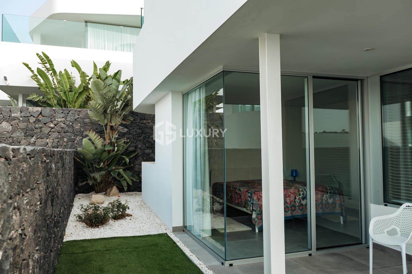 4 bedroom Villa for sale in Marazul with pool garage - € 1,490,000 (Ref: 9107177)