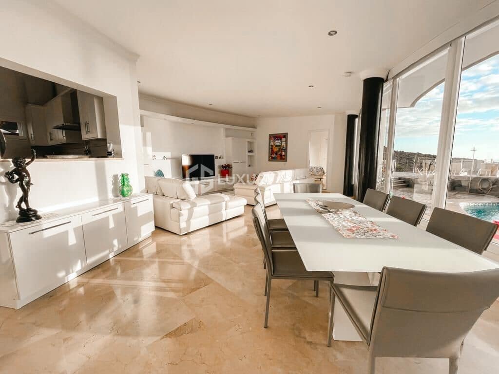 4 soveværelse Villa til salg i Torviscas med swimmingpool garage - € 1.350.000 (Ref: 9107179)