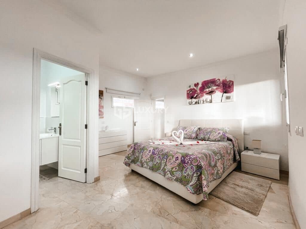 4 soveværelse Villa til salg i Torviscas med swimmingpool garage - € 1.350.000 (Ref: 9107179)