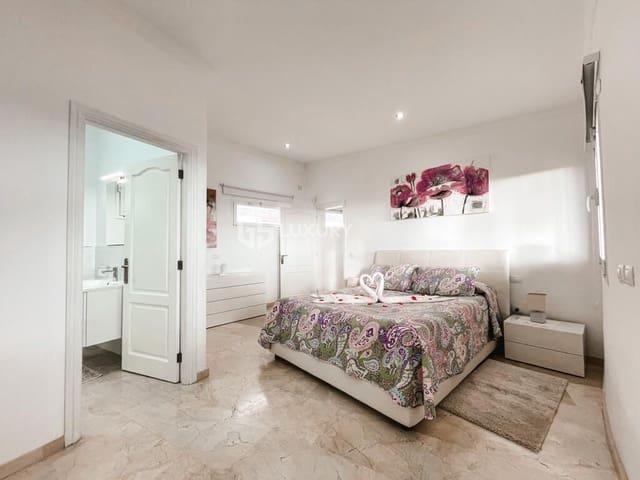 4 soverom Villa til salgs i Torviscas, Adeje med svømmebasseng garasje - € 1 350 000 (Ref: 9107179)