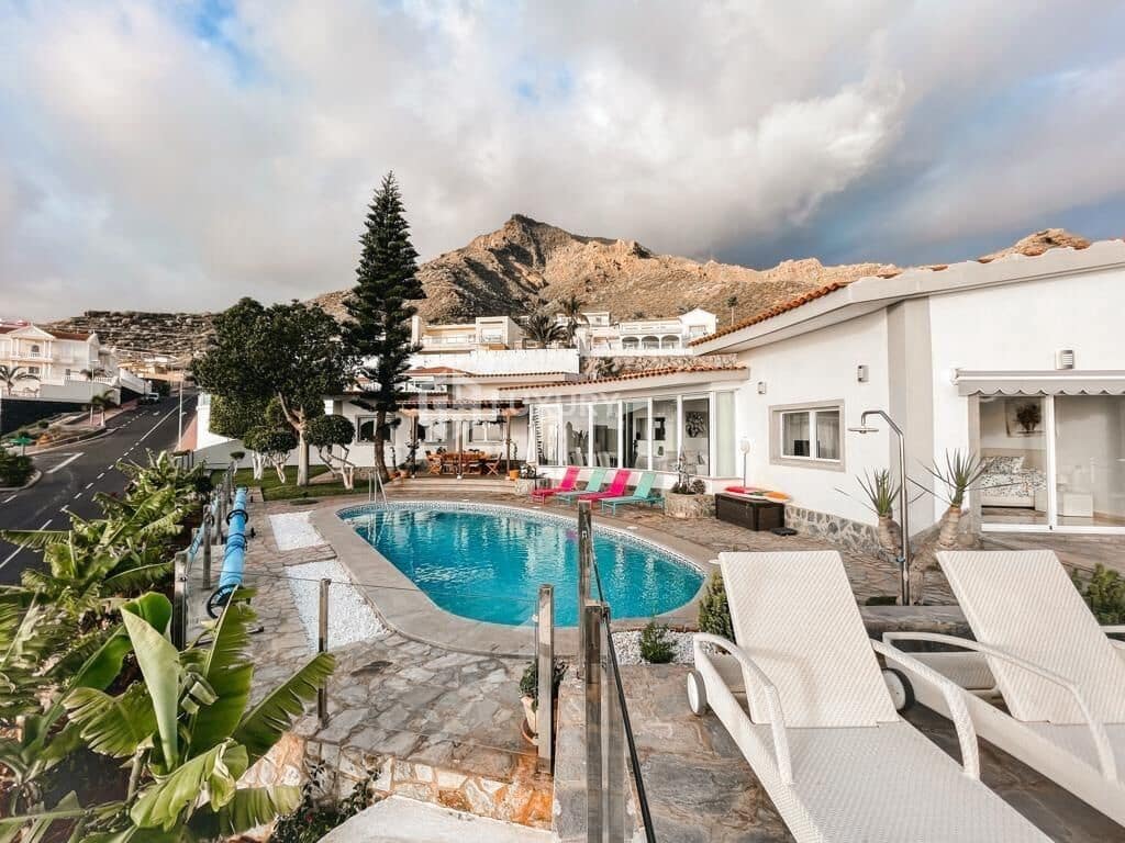 4 soveværelse Villa til salg i Torviscas med swimmingpool garage - € 1.350.000 (Ref: 9107179)