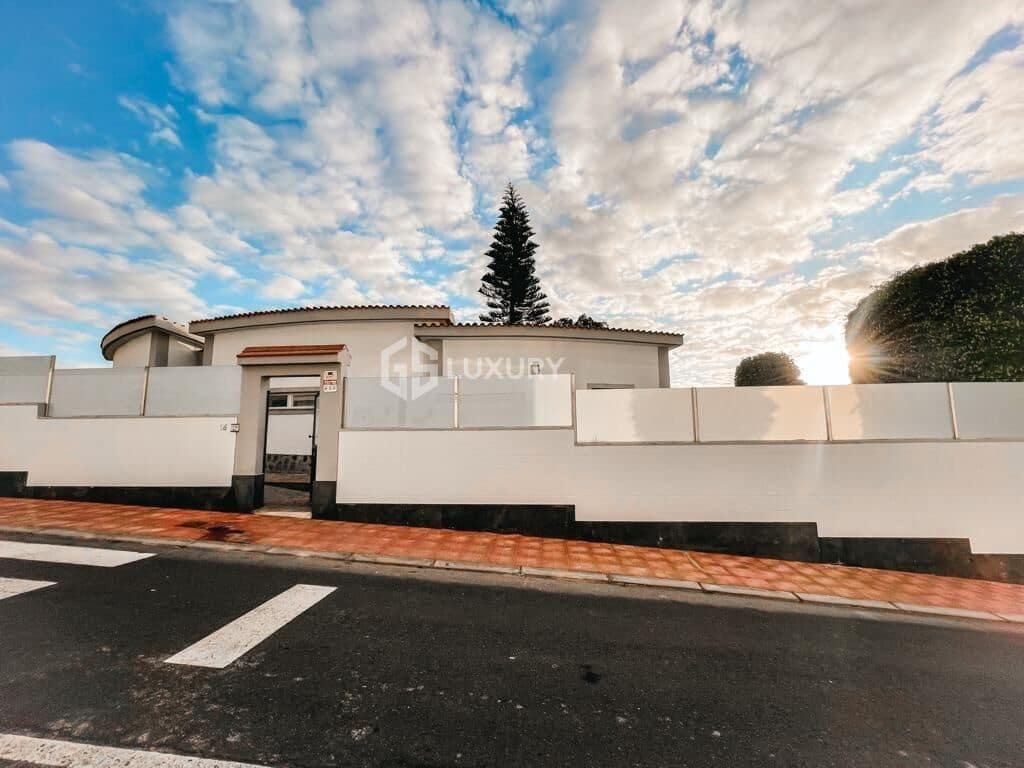 4 soveværelse Villa til salg i Torviscas med swimmingpool garage - € 1.350.000 (Ref: 9107179)