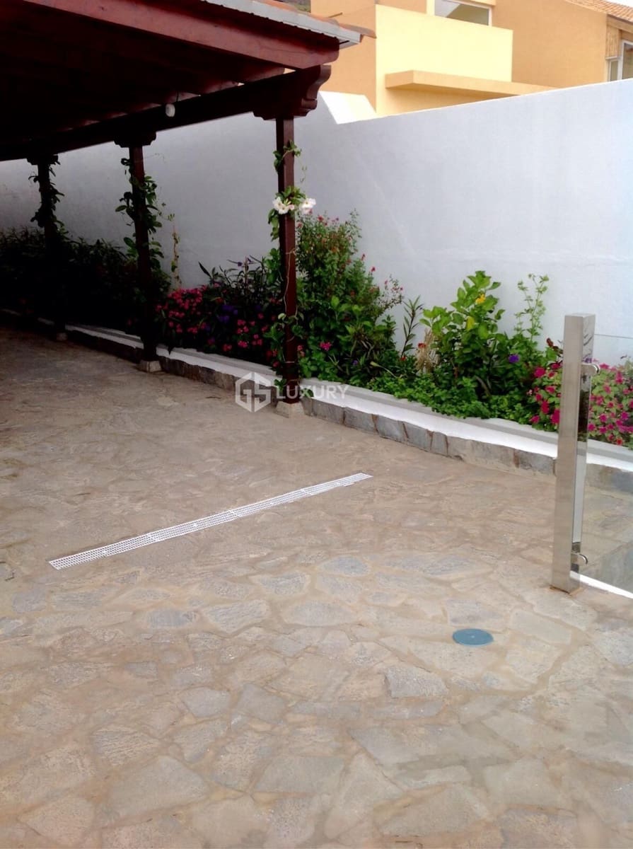 4 soveværelse Villa til salg i Torviscas med swimmingpool garage - € 1.350.000 (Ref: 9107179)