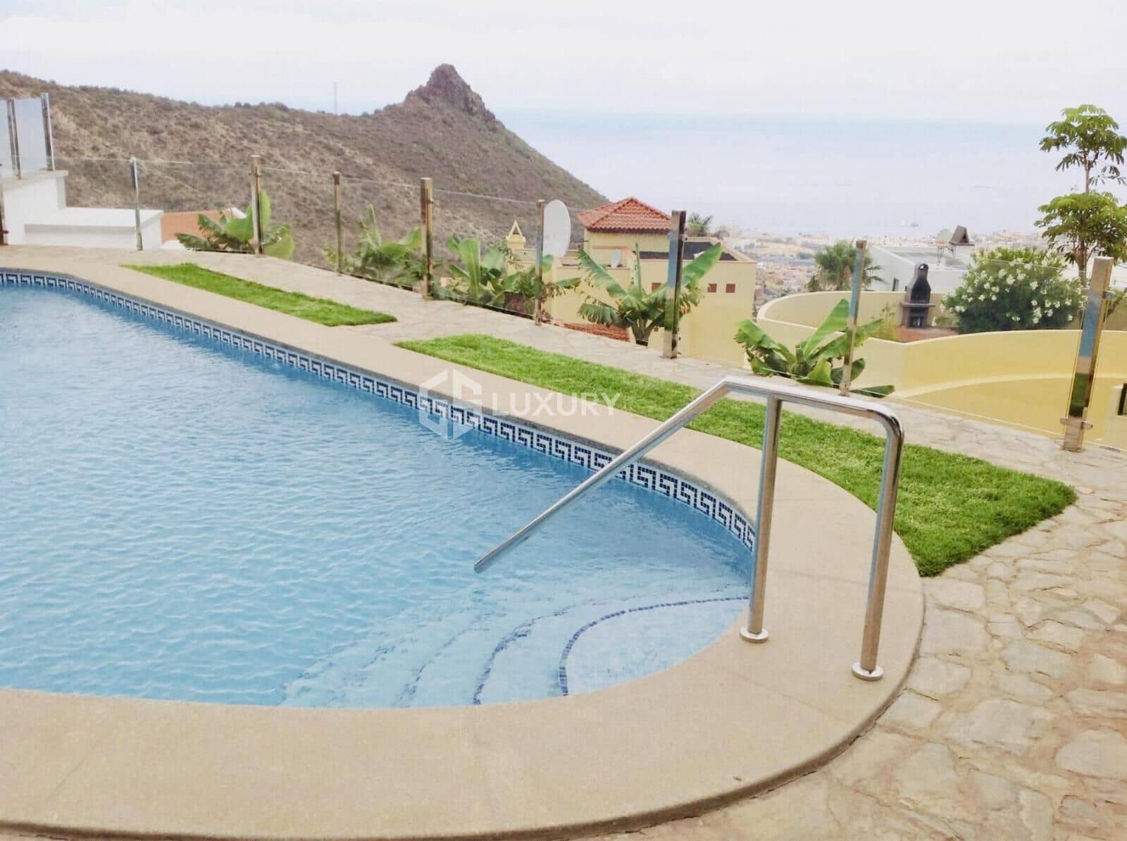 4 soveværelse Villa til salg i Torviscas med swimmingpool garage - € 1.350.000 (Ref: 9107179)