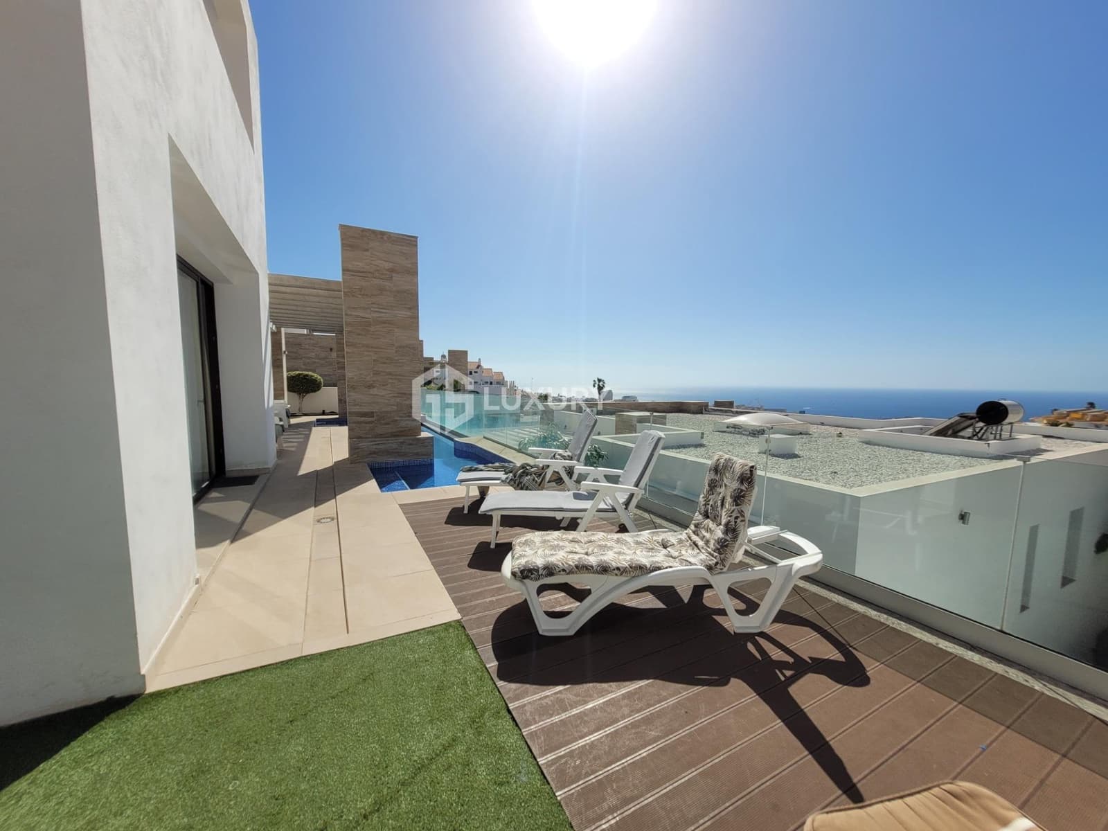 4 slaapkamer Villa te koop in Costa Adeje met zwembad garage - € 1.495.000 (Ref: 9143154)