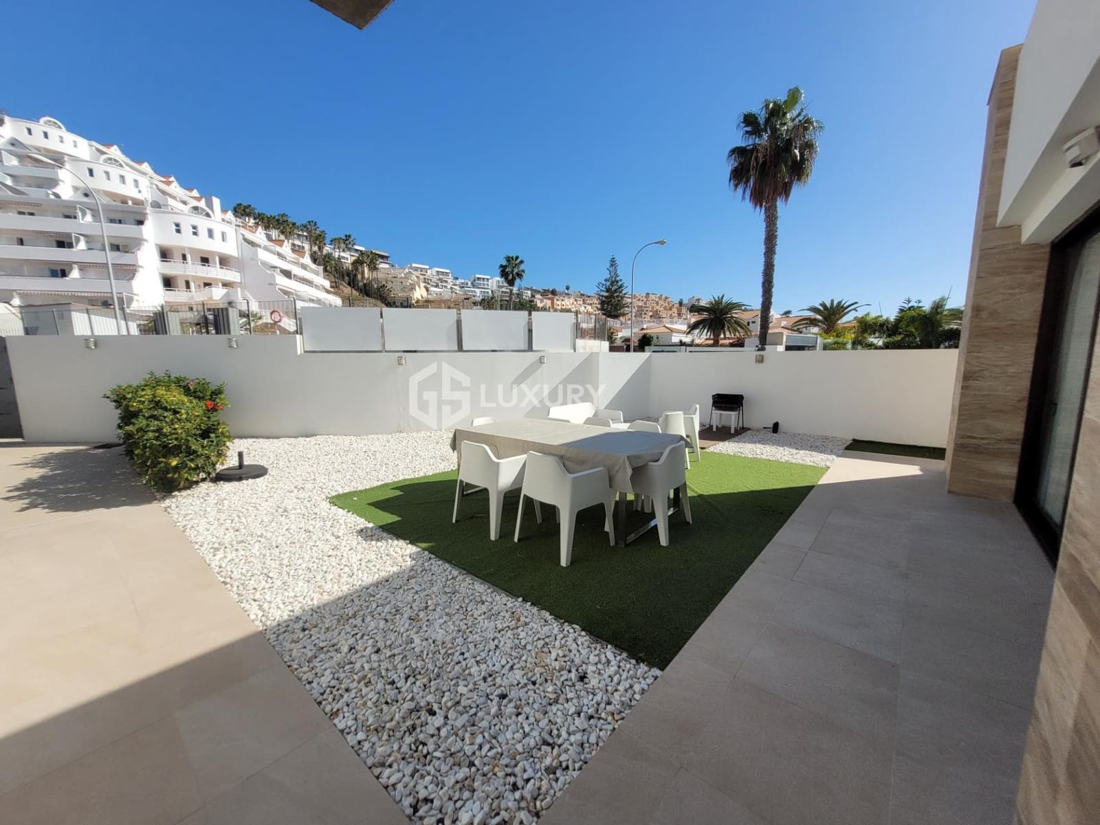 4 slaapkamer Villa te koop in Costa Adeje met zwembad garage - € 1.495.000 (Ref: 9143154)