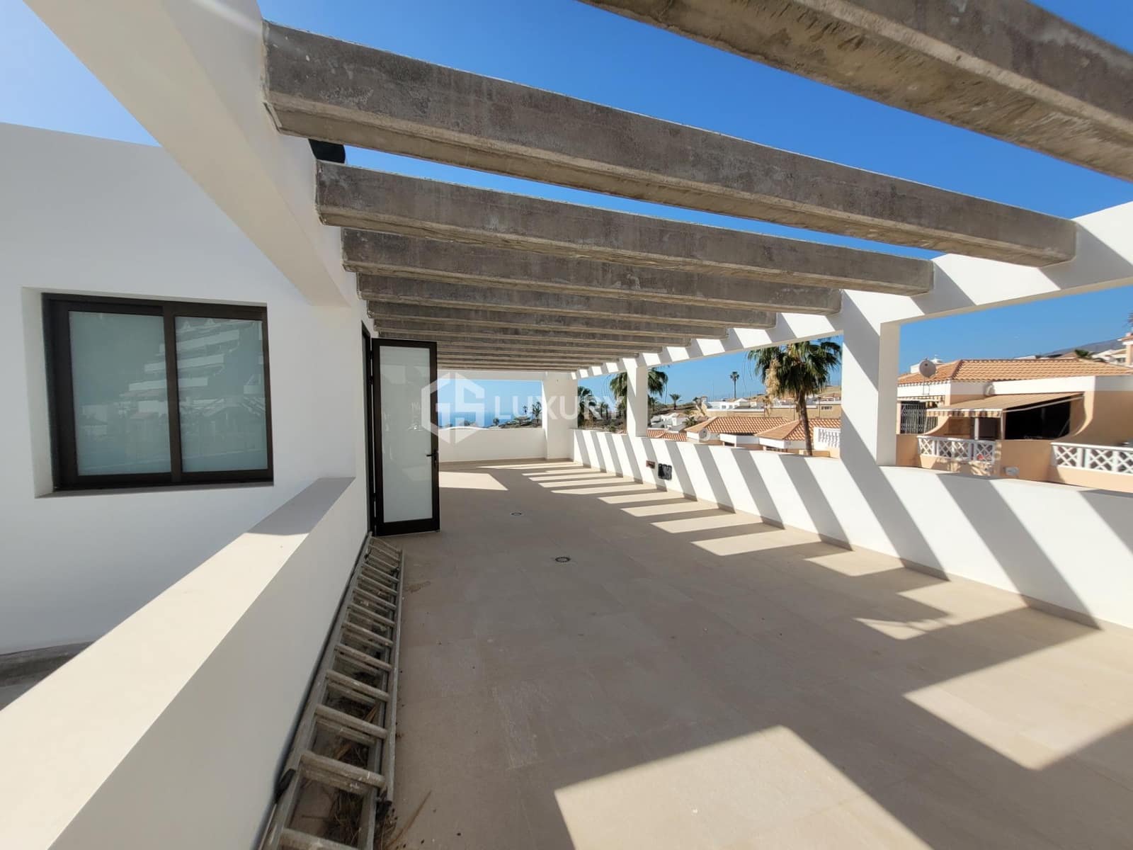 4 slaapkamer Villa te koop in Costa Adeje met zwembad garage - € 1.495.000 (Ref: 9143154)