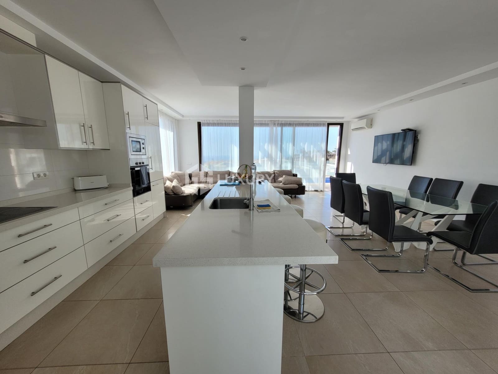 4 slaapkamer Villa te koop in Costa Adeje met zwembad garage - € 1.495.000 (Ref: 9143154)