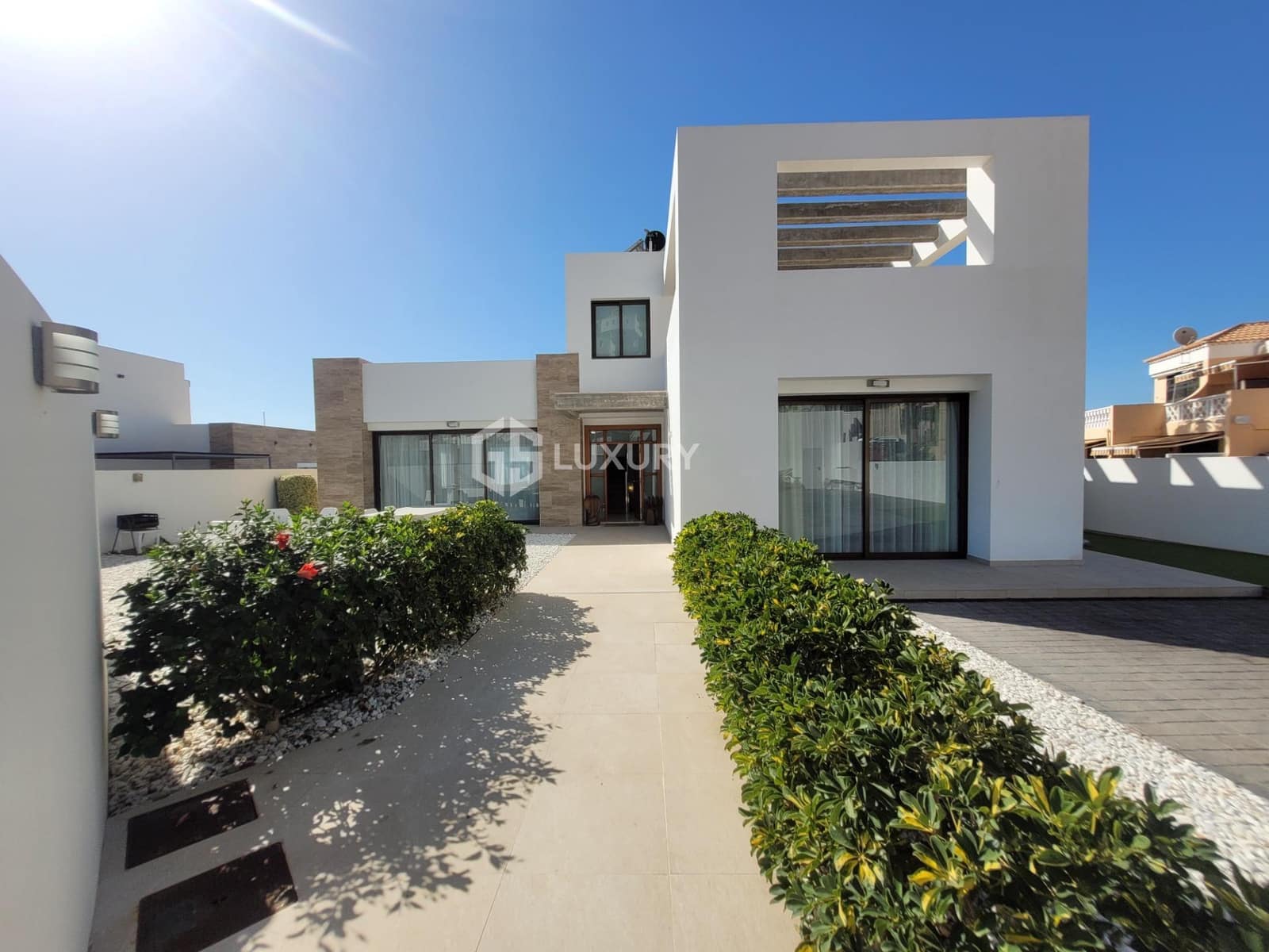 4 slaapkamer Villa te koop in Costa Adeje met zwembad garage - € 1.495.000 (Ref: 9143154)