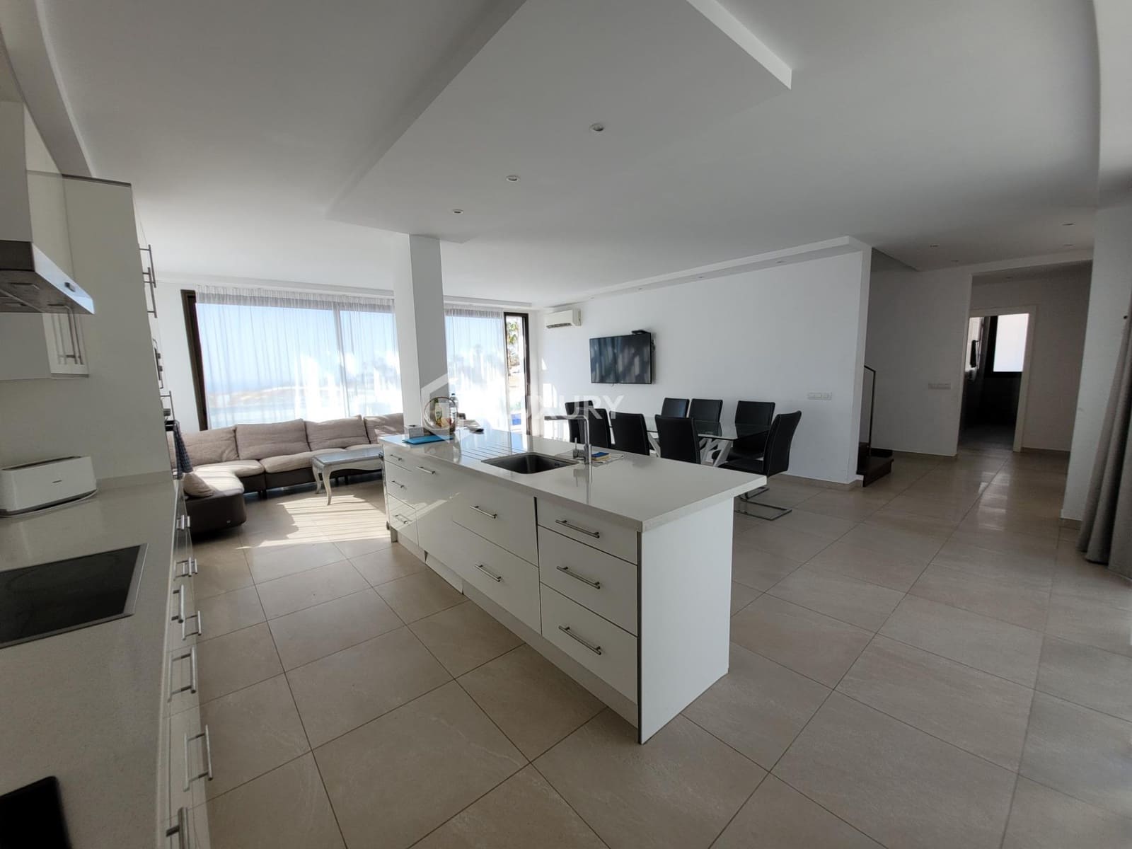 4 slaapkamer Villa te koop in Costa Adeje met zwembad garage - € 1.495.000 (Ref: 9143154)