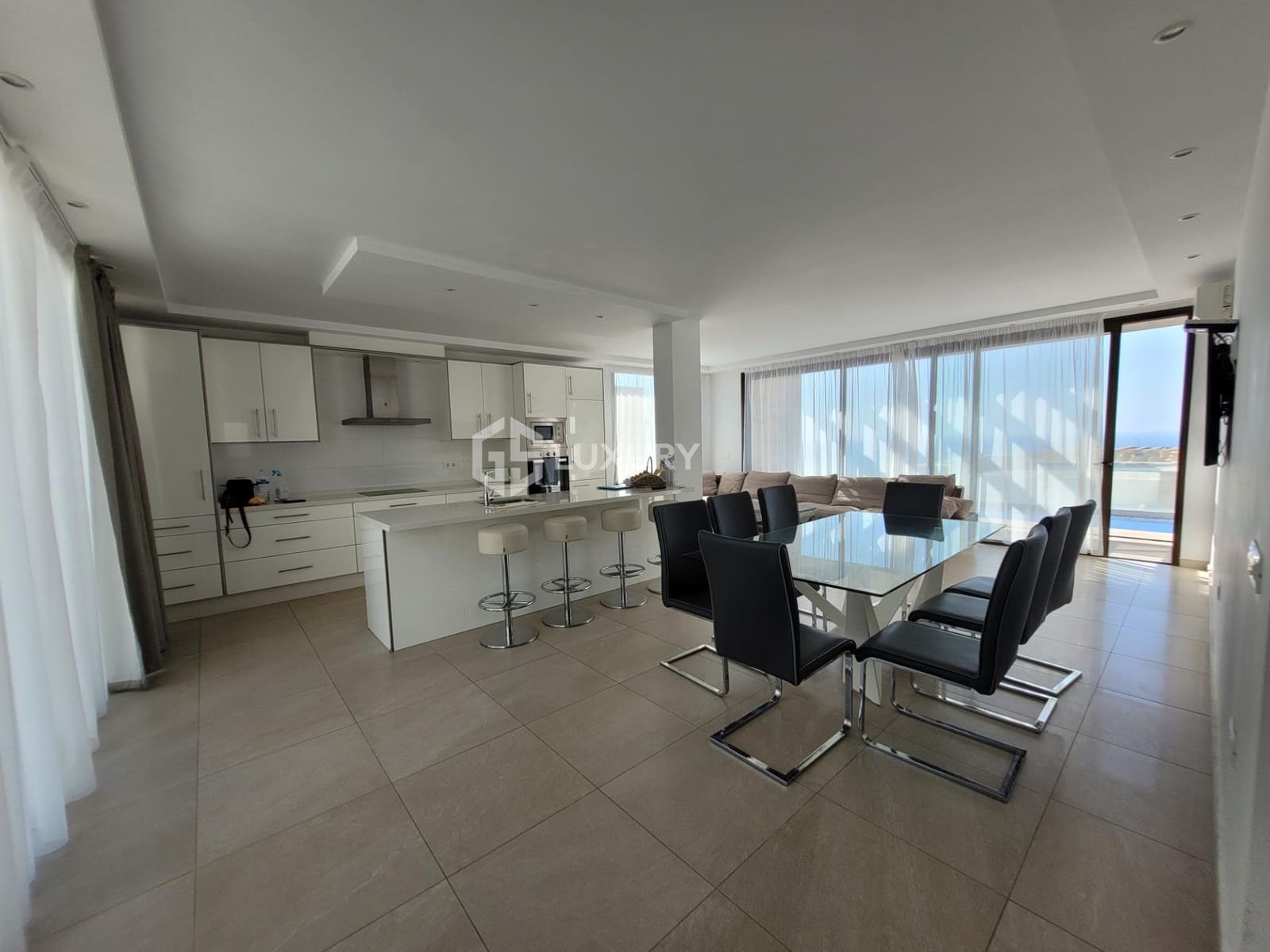 4 slaapkamer Villa te koop in Costa Adeje met zwembad garage - € 1.495.000 (Ref: 9143154)