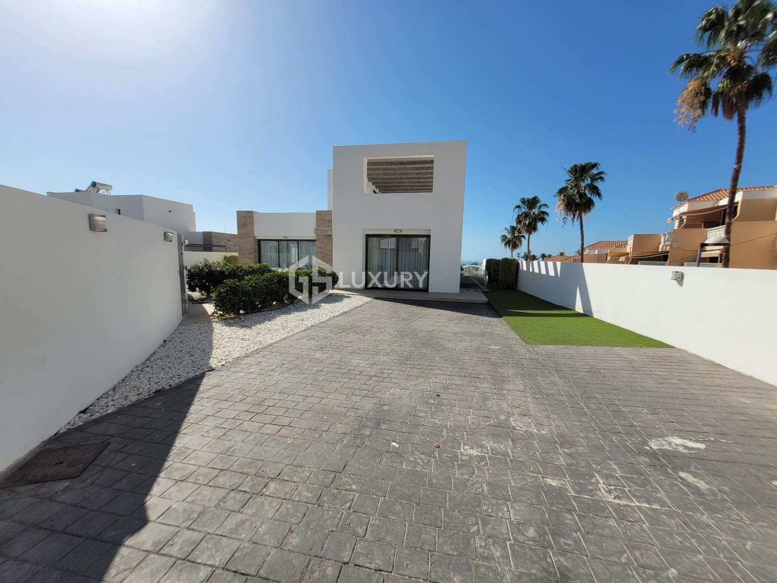 4 slaapkamer Villa te koop in Costa Adeje met zwembad garage - € 1.495.000 (Ref: 9143154)