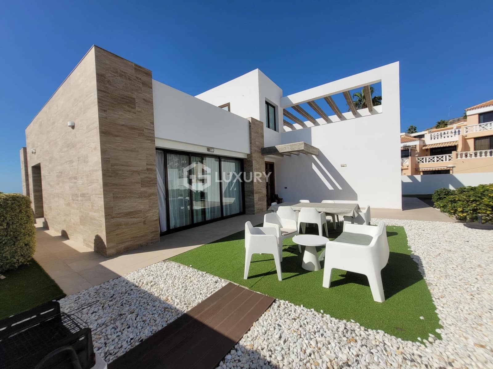 4 slaapkamer Villa te koop in Costa Adeje met zwembad garage - € 1.495.000 (Ref: 9143154)