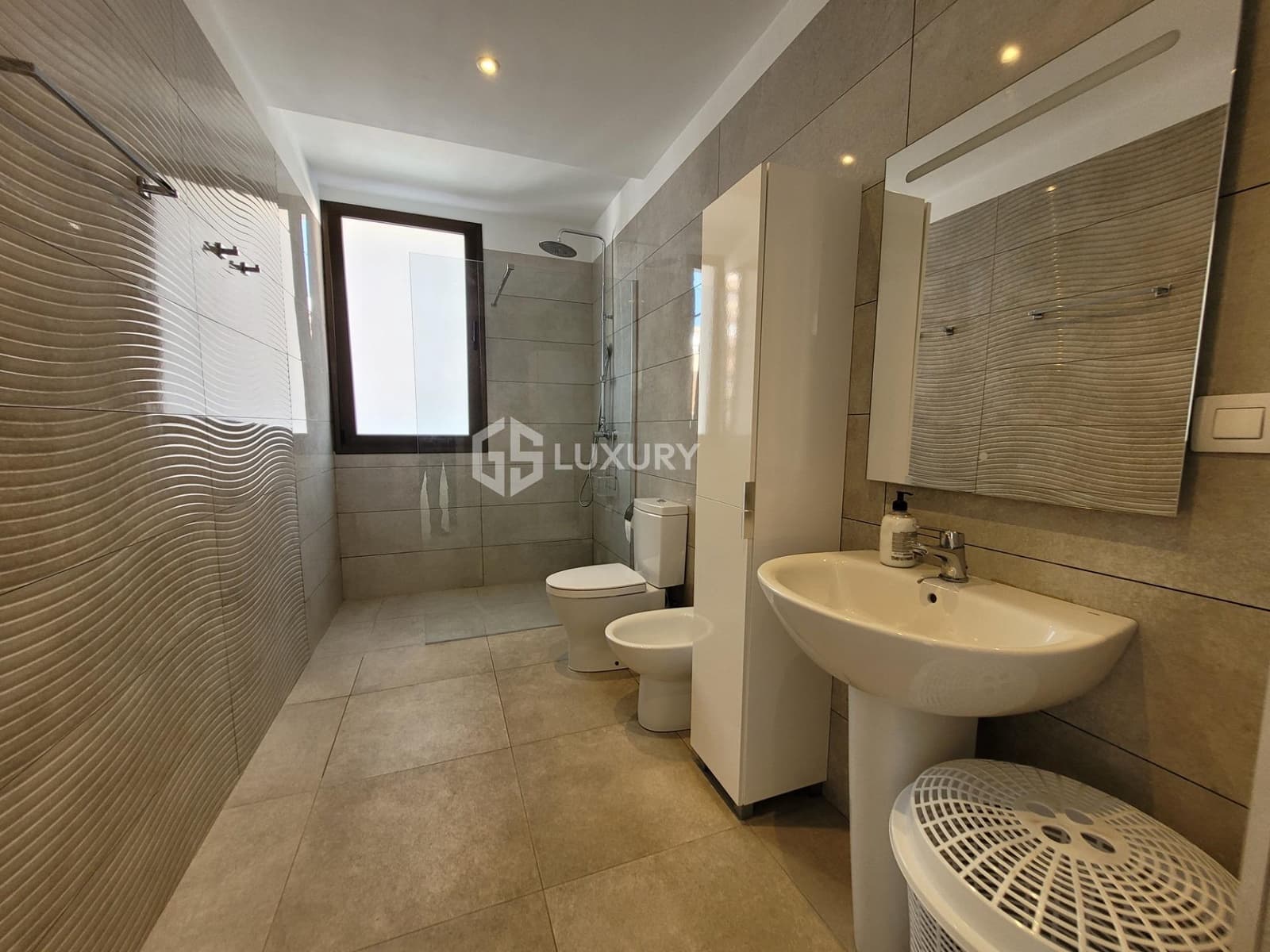 4 slaapkamer Villa te koop in Costa Adeje met zwembad garage - € 1.495.000 (Ref: 9143154)